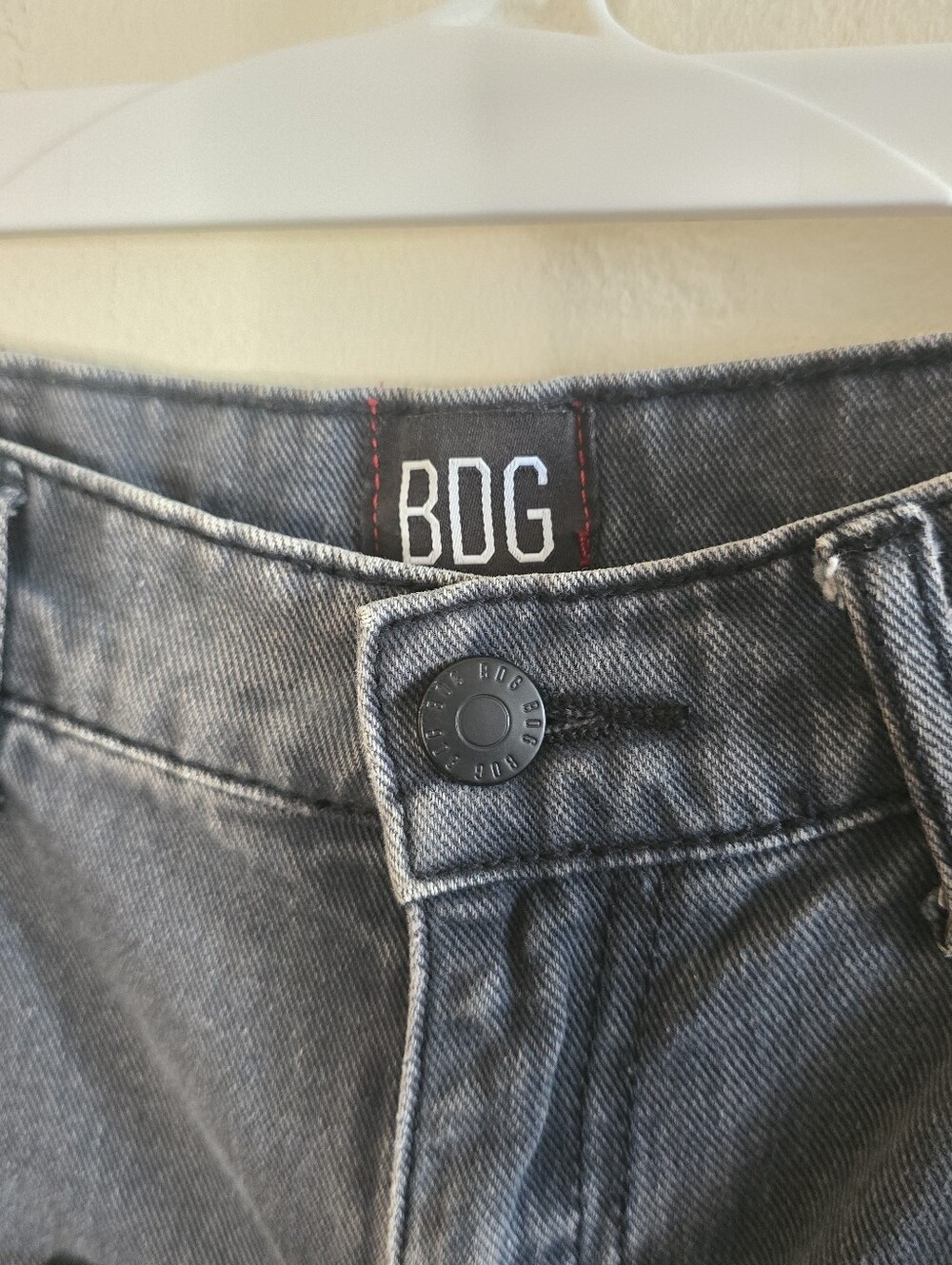 BDG Mom High Rise Shorts Women's 26 Black Distressed Denim Cutoff Jean Shorts - Picture 7 of 11